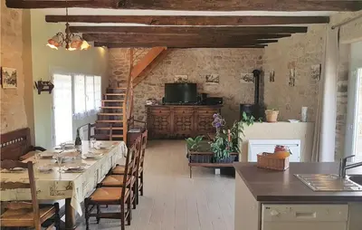 Cuisine ou kitchenette dans l'établissement Amazing Home In Elliant