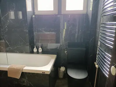Salle de bains dans l'établissement Maison au calme, proche du centre de Landerneau