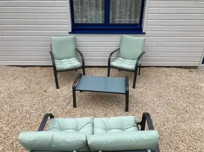 Coin salon dans l'établissement Le gîte Marie-Galante : Belle maison d'hôtes avec accès piscine en été