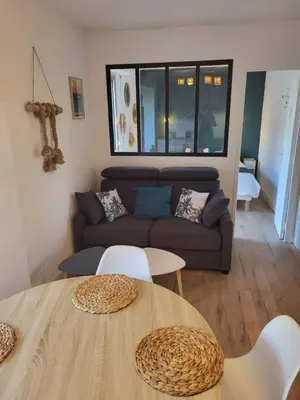 Coin salon dans l'établissement Charmant appartement avec jardin