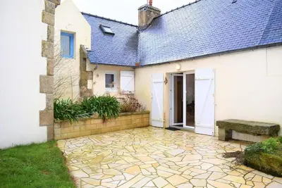 Plan de l'établissement Maison bretonne avec une jolie cour fermée et fleurie avec WIFI à TREBEURDEN - Réf 679
