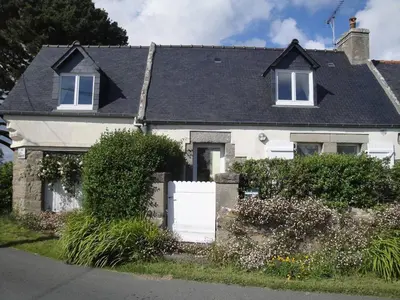 Plan de l'établissement Maison bretonne avec une jolie cour fermée et fleurie avec WIFI à TREBEURDEN - Réf 679