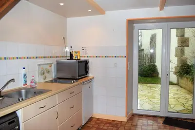 Plan de l'établissement Maison bretonne avec une jolie cour fermée et fleurie avec WIFI à TREBEURDEN - Réf 679