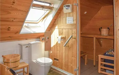 Salle de bains dans l'établissement Nice Home In Plounéour-Trez With Sauna