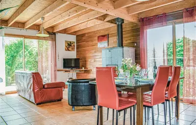 Coin salon dans l'établissement Nice Home In Plounéour-Trez With Sauna