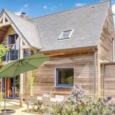 Nice Home In Plounéour-Trez With Sauna