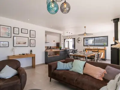 Cuisine ou kitchenette dans l'établissement Holiday Home Au Gré du Vent by Interhome