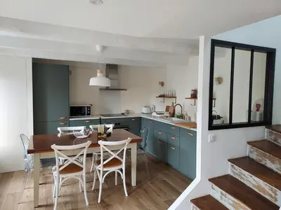 Cuisine ou kitchenette dans l'établissement Maison de vacances - 3 chambres - proximité plage