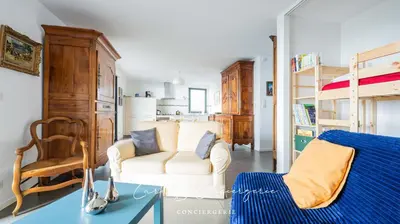 Coin salon dans l'établissement ROSEMARINE - APPARTEMENT CONCARNEAU VUE MER 2 adultes/2enfants