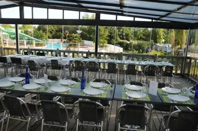 Restaurant ou autre lieu de restauration dans l'établissement ZEcamping 3 à 500m de la plage parc aquatique toboggans dog friendly