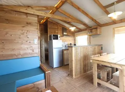 Cuisine ou kitchenette dans l'établissement ZEcamping 3 à 500m de la plage parc aquatique toboggans dog friendly