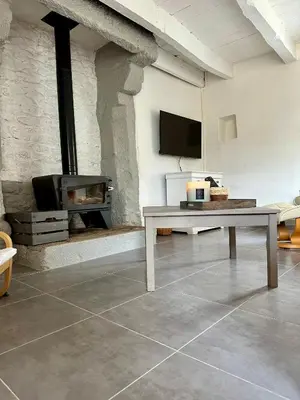 Télévision ou salle de divertissement dans l'établissement Maison de charme à 2kms de la mer