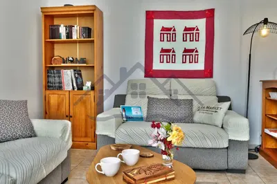 Coin salon dans l'établissement LocaLise - M2C - Ty Ma Bro -Maison avec extérieur entièrement clos - Wifi inclus - Draps inclus- Animaux bienvenus
