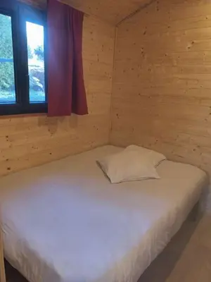 Un ou plusieurs lits dans un hébergement de l'établissement LES ROULOTTES DU MOULIN
