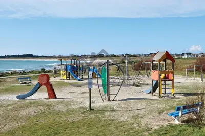 Aire de jeux pour enfants de l'établissement LocaLise - A80 - La villa blanche - Côté jardin - Plain-pied - Wifi inclus - Draps inclus - Animaux bienvenue