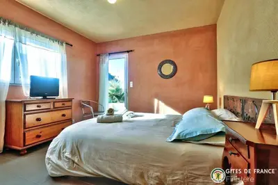 Un ou plusieurs lits dans un hébergement de l'établissement LocaLise - A80 - La villa blanche - Côté jardin - Plain-pied - Wifi inclus - Draps inclus - Animaux bienvenue