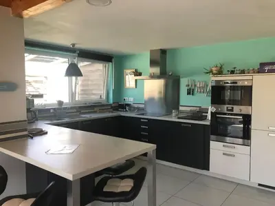 Cuisine ou kitchenette dans l'établissement Maison agréable à deux pas d’une belle plage