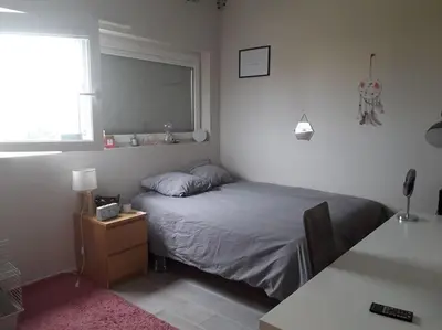 Un ou plusieurs lits dans un hébergement de l'établissement Maison agréable à deux pas d’une belle plage