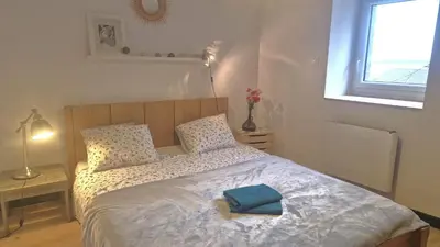 Un ou plusieurs lits dans un hébergement de l'établissement Maison de pêcheur idéalement située