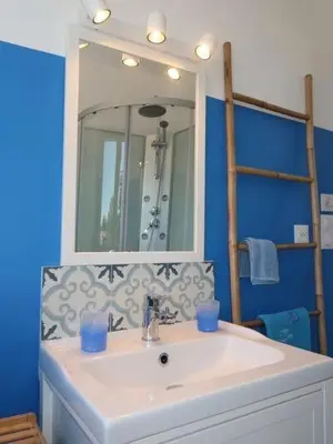 Salle de bains dans l'établissement Villa Ty PY : Charme moderne et tranquillité