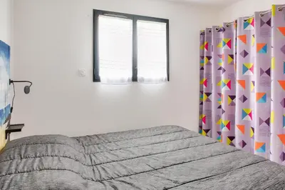 Un ou plusieurs lits dans un hébergement de l'établissement Maison pour 7 - jardin - accès pmr - 5min plage