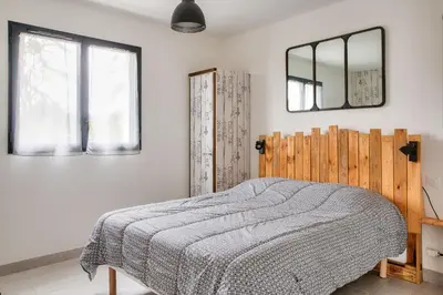 Un ou plusieurs lits dans un hébergement de l'établissement Maison pour 7 - jardin - accès pmr - 5min plage