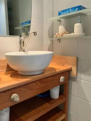 Salle de bains dans l'établissement Maison Typenarch vue étang à 400m de la plage