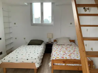 Un ou plusieurs lits dans un hébergement de l'établissement Maison Typenarch vue étang à 400m de la plage