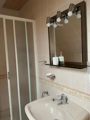 Salle de bains dans l'établissement Maison Typenarch vue étang à 400m de la plage