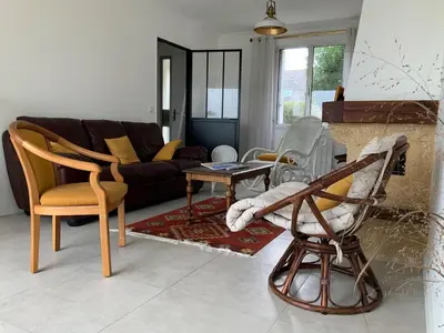 Coin salon dans l'établissement Maison Typenarch vue étang à 400m de la plage