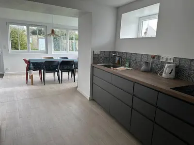 Cuisine ou kitchenette dans l'établissement Pied à terre Portsallais