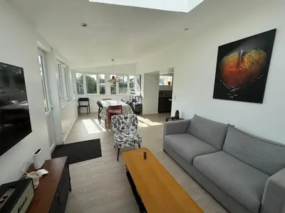 Télévision ou salle de divertissement dans l'établissement Pied à terre Portsallais