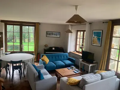 Coin salon dans l'établissement Gîte de Kerdrein, en campagne proche de la mer