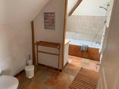 Salle de bains dans l'établissement Gîte de Kerdrein, en campagne proche de la mer