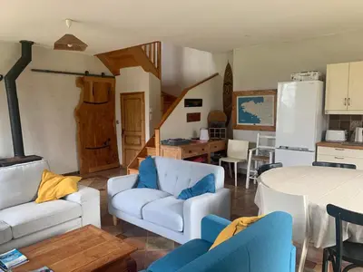 Cuisine ou kitchenette dans l'établissement Gîte de Kerdrein, en campagne proche de la mer