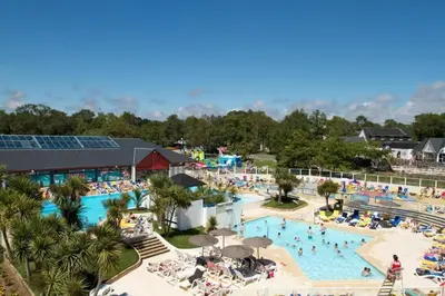 Piscine de l'établissement Bungalow Pont- aven ou située à proximité