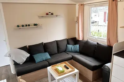 Coin salon dans l'établissement Bungalow Pont- aven