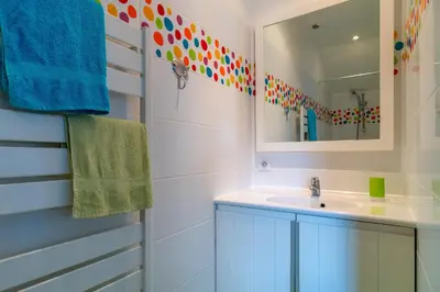 Salle de bains dans l'établissement Killiouarn - Charmante maison à 15min des plages