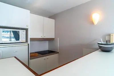 Cuisine ou kitchenette dans l'établissement Les Glénans - Duplex vue mer proche plage