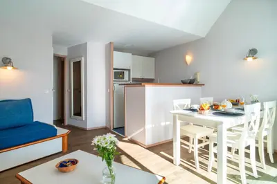 Cuisine ou kitchenette dans l'établissement Les Glénans - Duplex vue mer proche plage