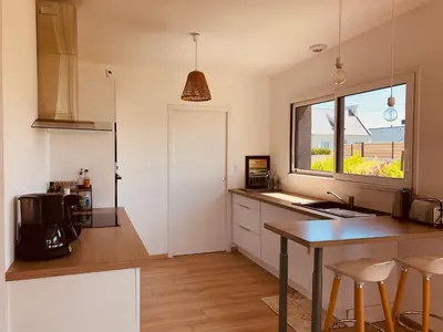 Cuisine ou kitchenette dans l'établissement Maison cosy à 300m de la plage avec spa