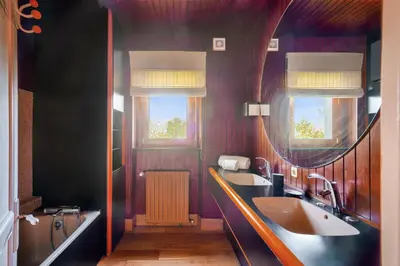 Cuisine ou kitchenette dans l'établissement 700m de la plage, maison pour 12- Sauna et hammam