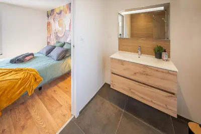 Un ou plusieurs lits dans un hébergement de l'établissement NOUVEAUTE!!! Villa en bord de mer avec piscine intérieure!