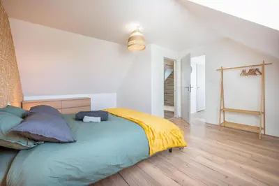 Un ou plusieurs lits dans un hébergement de l'établissement NOUVEAUTE!!! Villa en bord de mer avec piscine intérieure!