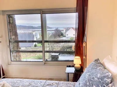 Un ou plusieurs lits dans un hébergement de l'établissement Résidence H06-trebeurden - Villa vue mer plage et coucher de soleil MAE-3444