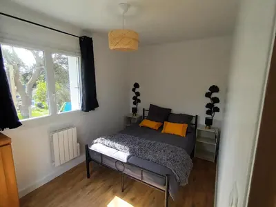 Un ou plusieurs lits dans un hébergement de l'établissement Maison T2 en bord de mer à Plougastel Daoulas