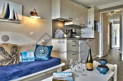 Cuisine ou kitchenette dans l'établissement LocaLise - A18 - Appartement avec balcon - Petite vue mer à travers le palmier - Piscine de avril à septembre - Wifi inclus - Animaux admis - Draps inclus - Parking inclus