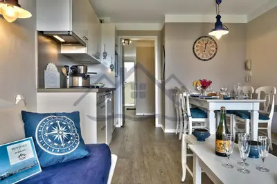 Cuisine ou kitchenette dans l'établissement LocaLise - A18 - Appartement avec balcon - Petite vue mer à travers le palmier - Piscine de avril à septembre - Wifi inclus - Animaux admis - Draps inclus - Parking inclus