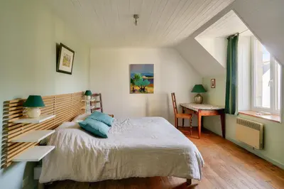 Un ou plusieurs lits dans un hébergement de l'établissement À 700m de la plage, charmante maison pour 6