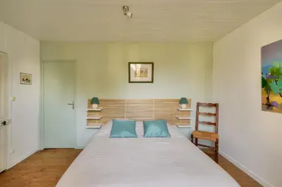 Un ou plusieurs lits dans un hébergement de l'établissement À 700m de la plage, charmante maison pour 6